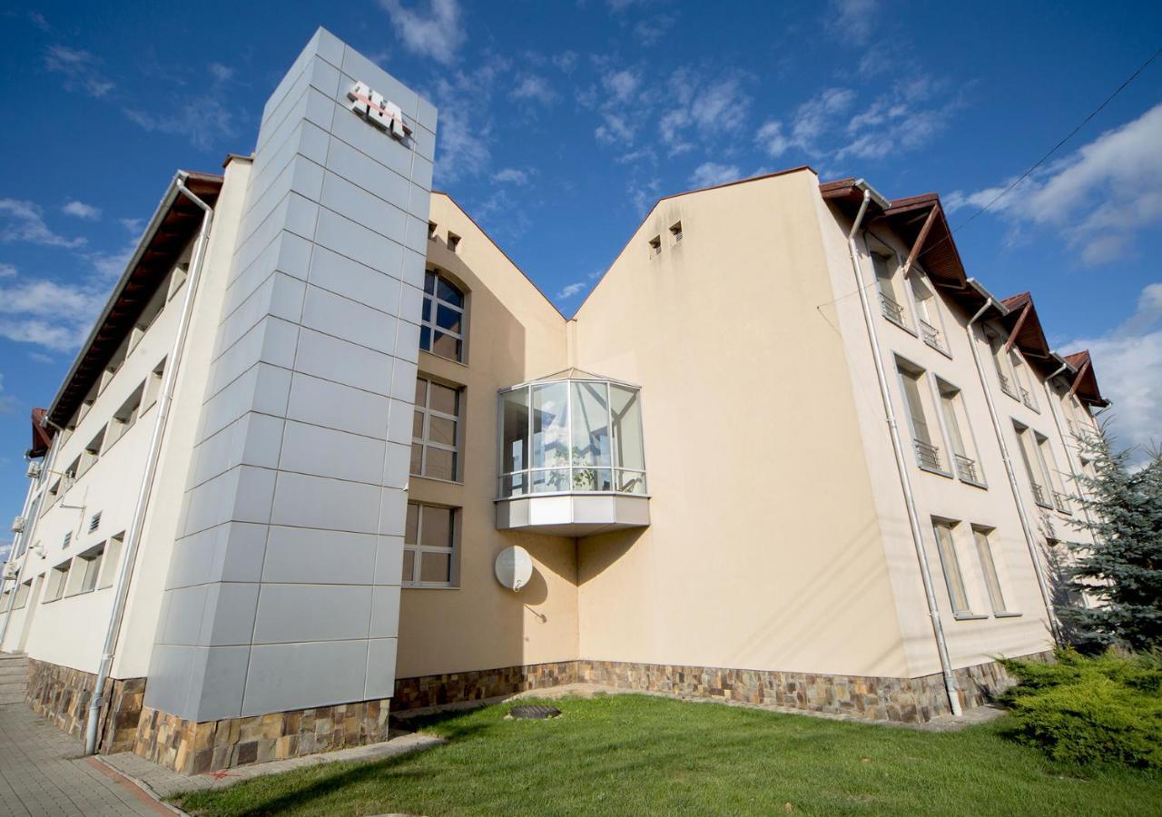 Hotel Atrium Tîrgu Secuiesc Exterior foto